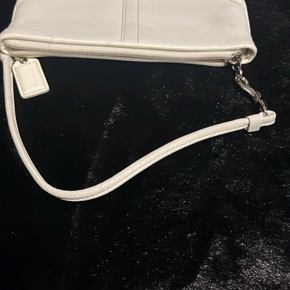 Coach White Leather Wristlet * COA Included - Picture 4 of 9